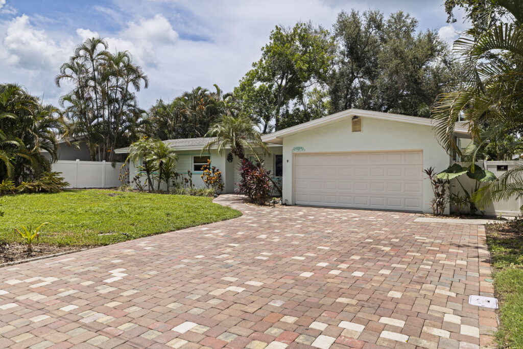 Harbor Crest home Largo exterior