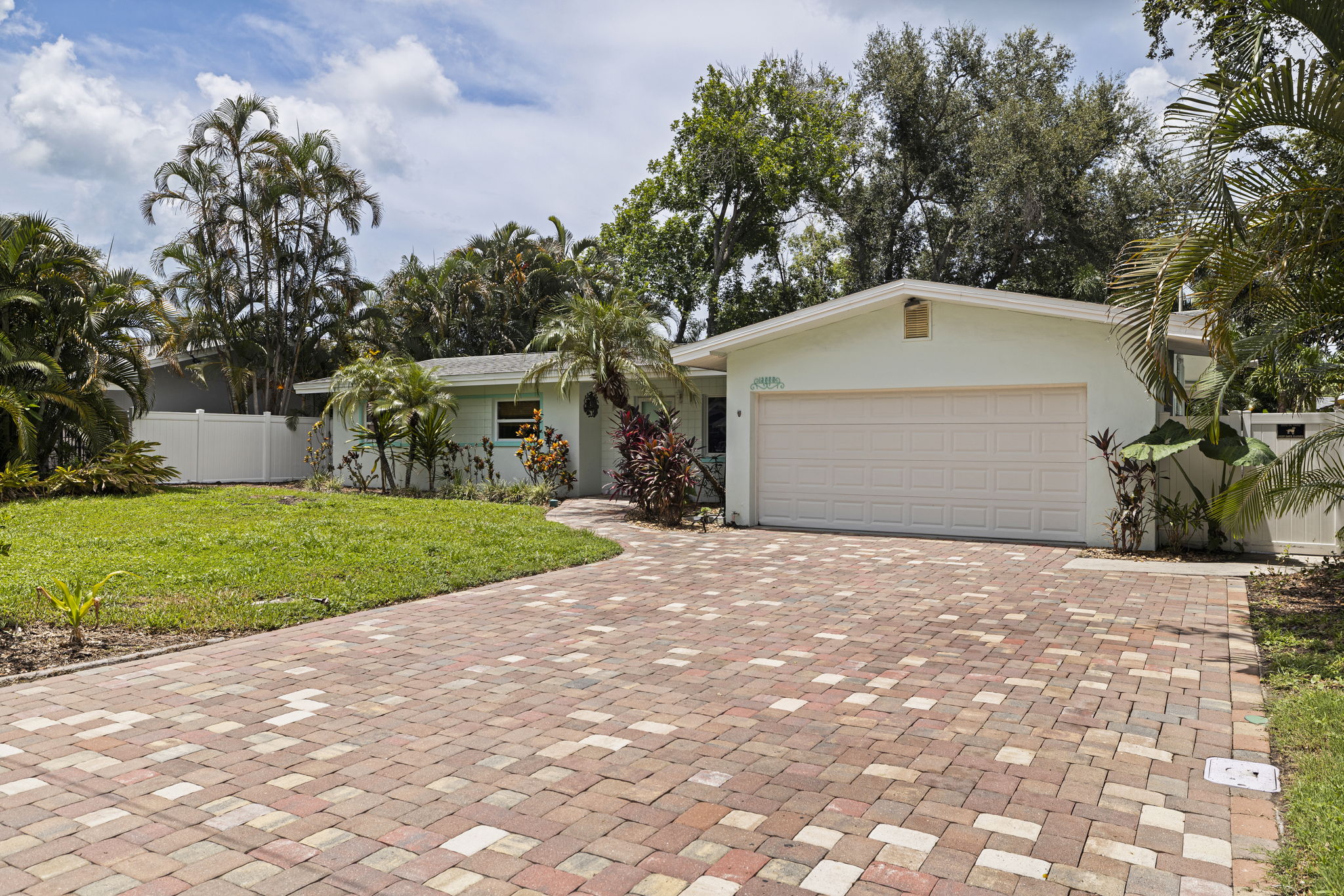 Harbor Crest home Largo exterior