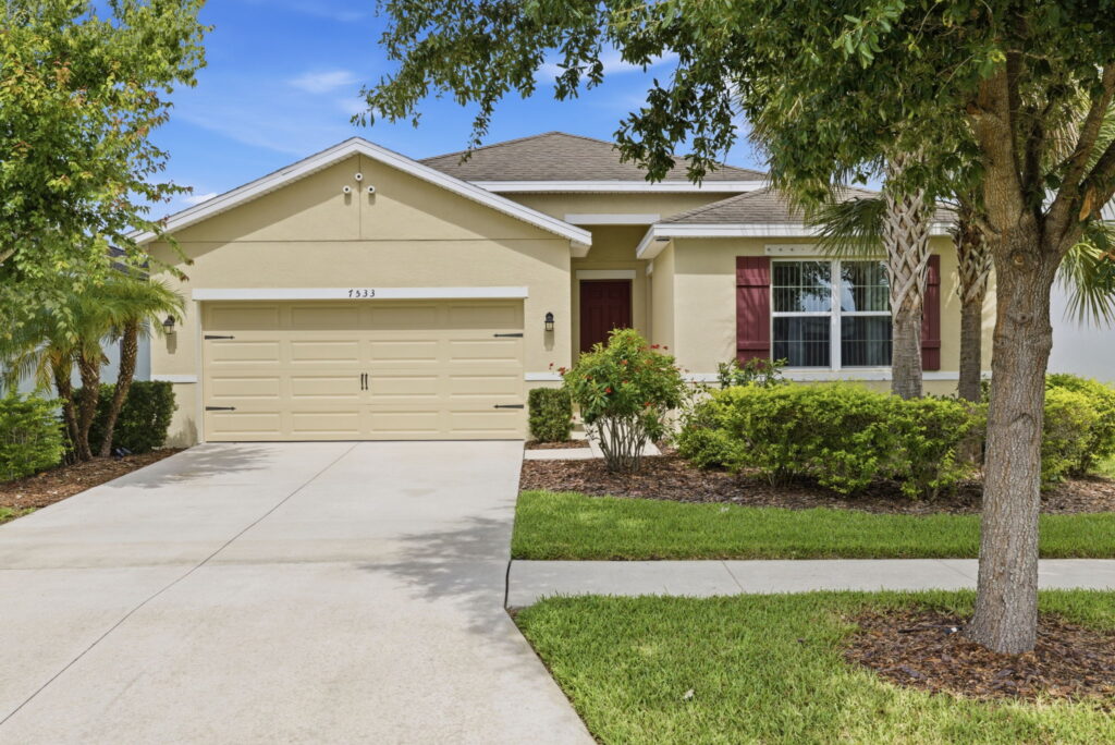 Waterset pool home Apollo Beach exterior