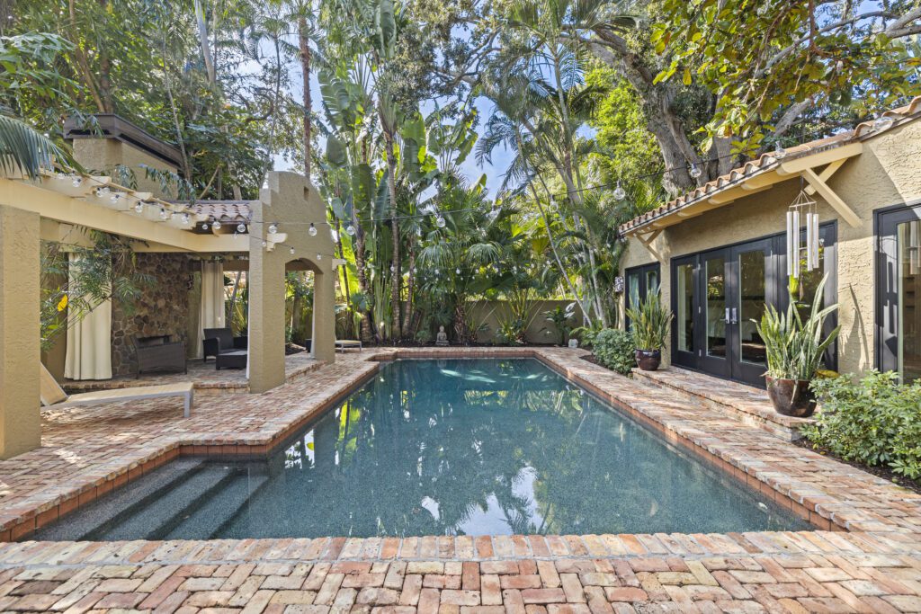 Snell Isle private enchanting pool home at 808 Brightwaters Blvd NE in downtown St. Petersburg, FL