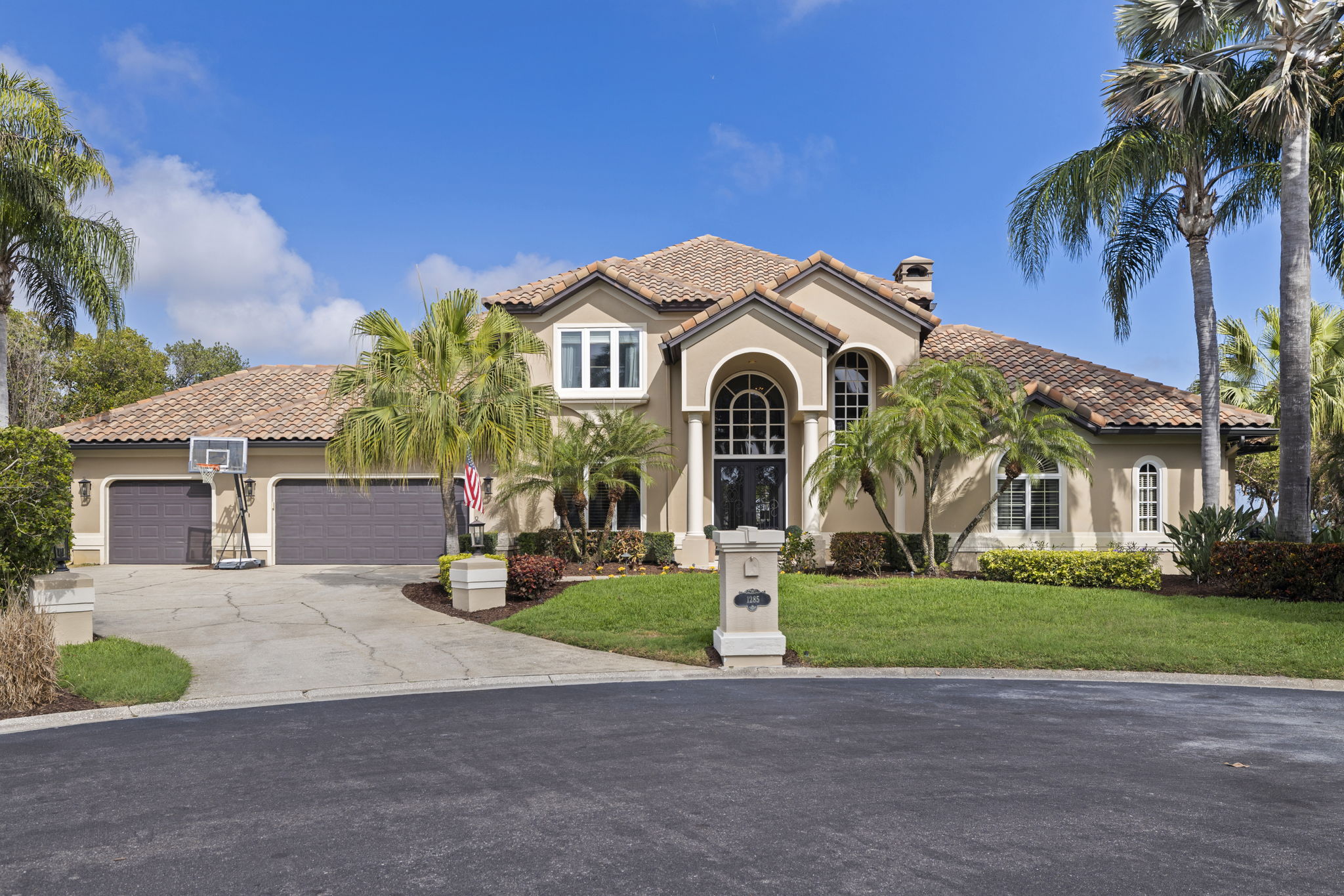 Caya Costa waterfront home St Petersburg exterior