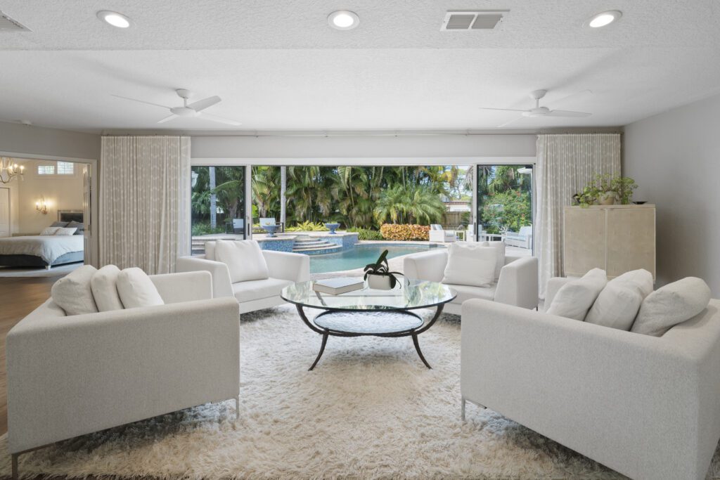 Luxury Home in waterfront community in NE St. Petersburg