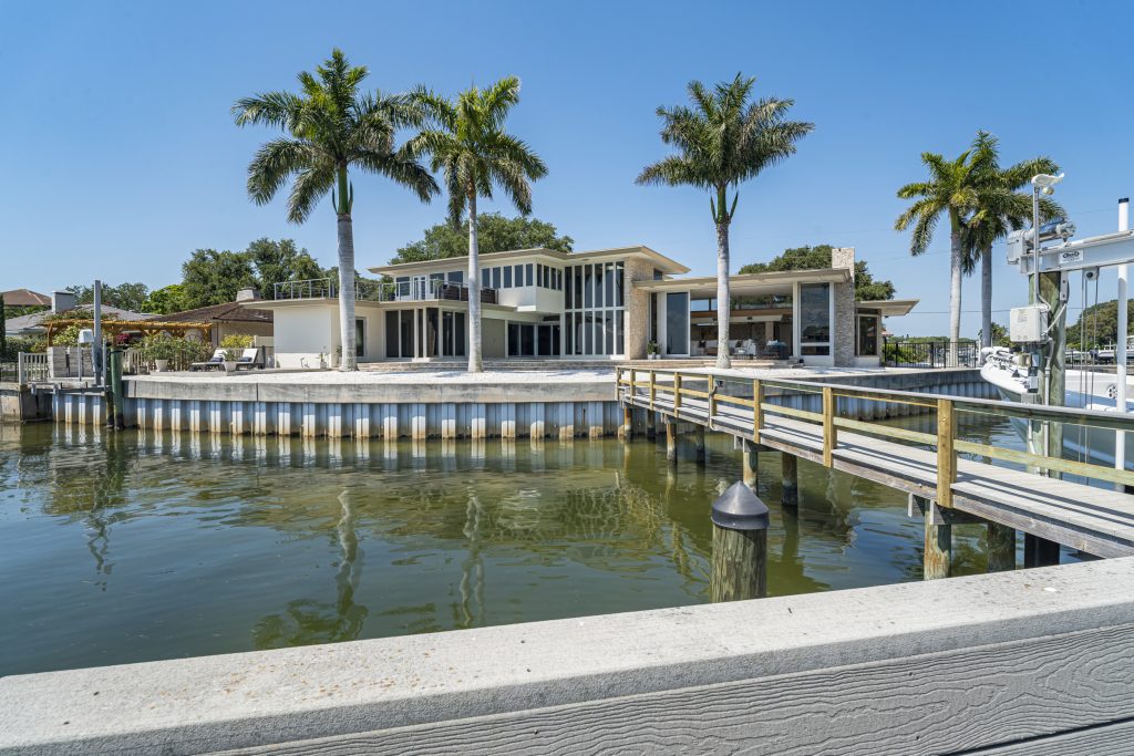 10 Brightwaters Circle on Snell Isle in downtown St. Petersburg with open access to Tampa Bay