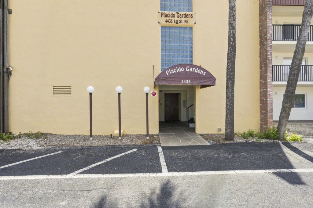 Placido Gardens condo St Petersburg exterior