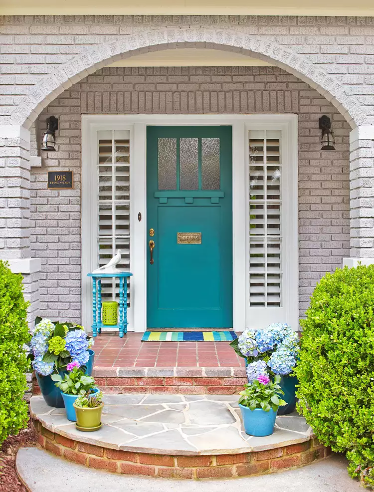 Adding curb appeal when selling your home